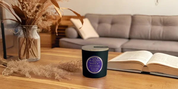 Ritual de relajación en casa con velas naturales y aromas calmantes